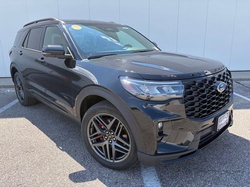 Certified 2025 Ford Explorer ST-Line w/ ST-Line Street Pack AWD/4WD image 10