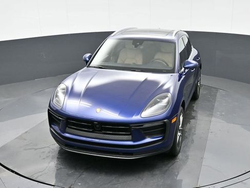 Certified 2024 Porsche Macan image 33