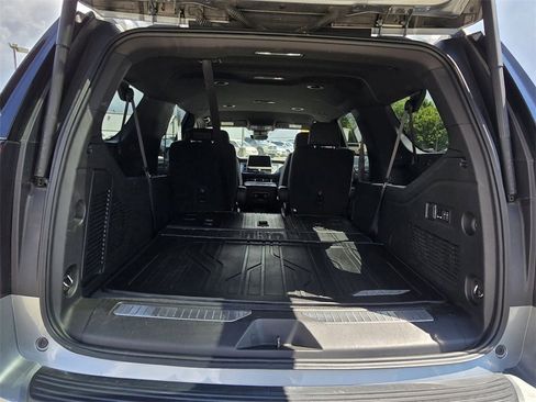 Used 2024 Chevrolet Suburban High Country image 18