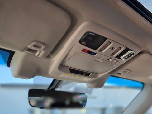 Used 2018 Subaru Outback 2.5i Touring image 37