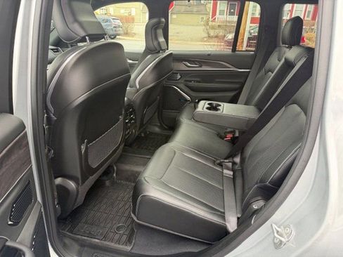 Used 2023 Jeep Grand Cherokee Overland w/ Advanced Protech Group III AWD/4WD image 7
