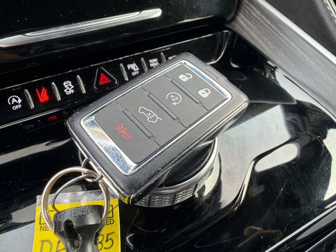 Used 2024 Jeep Wagoneer L Series II RWD image 28