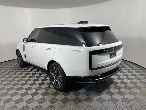 Used 2025 Land Rover Range Rover SE image 3