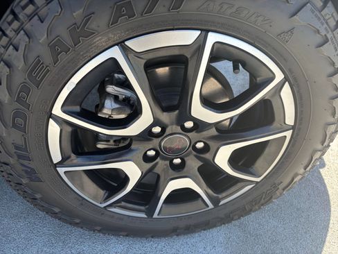 Used 2025 Jeep Compass Trailhawk AWD/4WD image 28