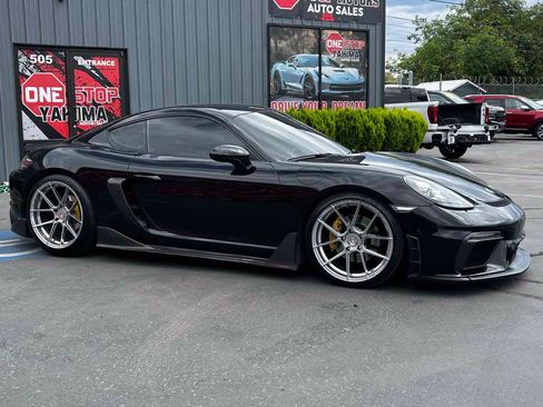 Used 2018 Porsche 718 Cayman RWD image 3