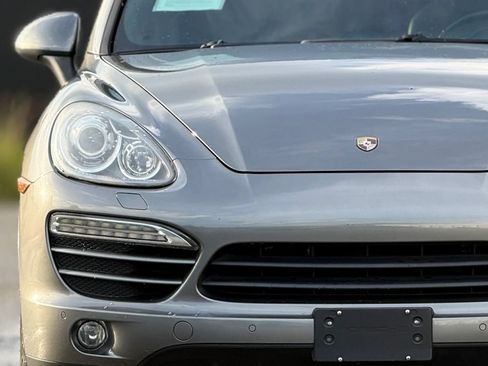 Used 2014 Porsche Cayenne Platinum Edition AWD/4WD image 11