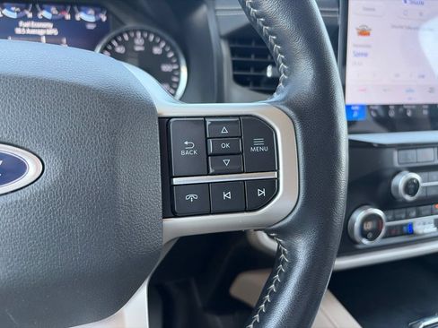 Used 2023 Ford Expedition XLT AWD/4WD image 12