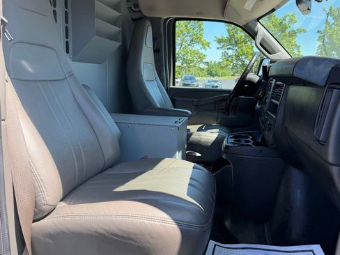 Used 2019 Chevrolet Express 3500 w/ Driver Convenience Package RWD image 10