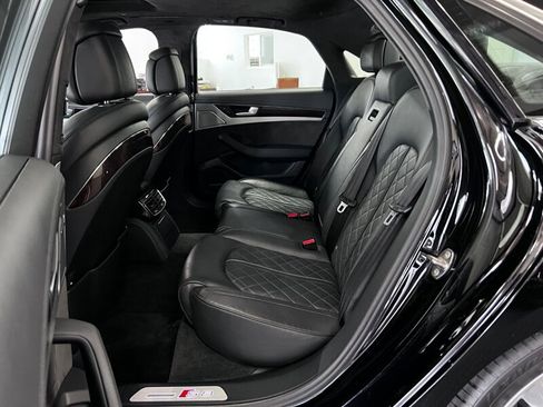 Used 2014 Audi S8 image 42