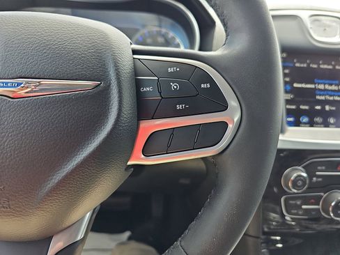 Used 2022 Chrysler 300 Touring L w/ Comfort Group image 19