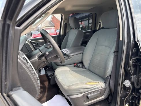 Used 2017 RAM 1500 Classic SLT AWD/4WD image 2