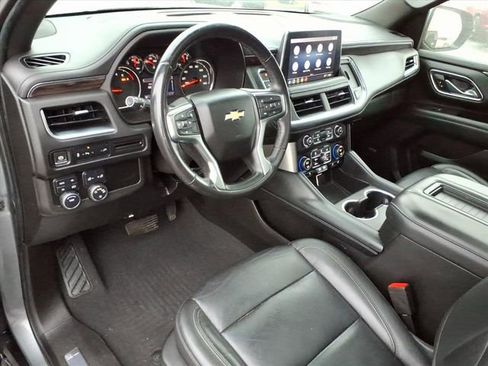 Used 2021 Chevrolet Suburban LT image 3