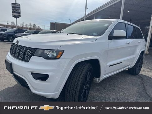 Used 2021 Jeep Grand Cherokee Laredo X image 2