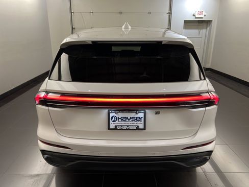 Used 2025 Lincoln Nautilus Premier w/ Equipment Group 102A image 5