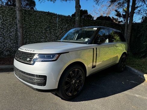 New 2025 Land Rover Range Rover SE image 1