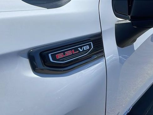 Used 2024 GMC Sierra 1500 AT4 w/ AT4 Preferred Package AWD/4WD image 10