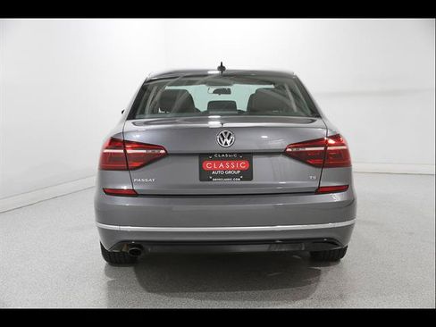 Used 2018 Volkswagen Passat 2.0T R-Line FWD image 19