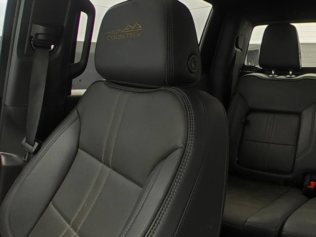Used 2025 Chevrolet Silverado 1500 High Country w/ Midnight Edition RWD image 9