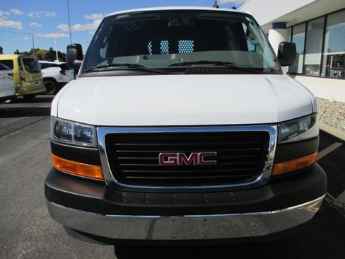 Used 2023 GMC Savana 2500 w/ Driver Convenience Package image 8