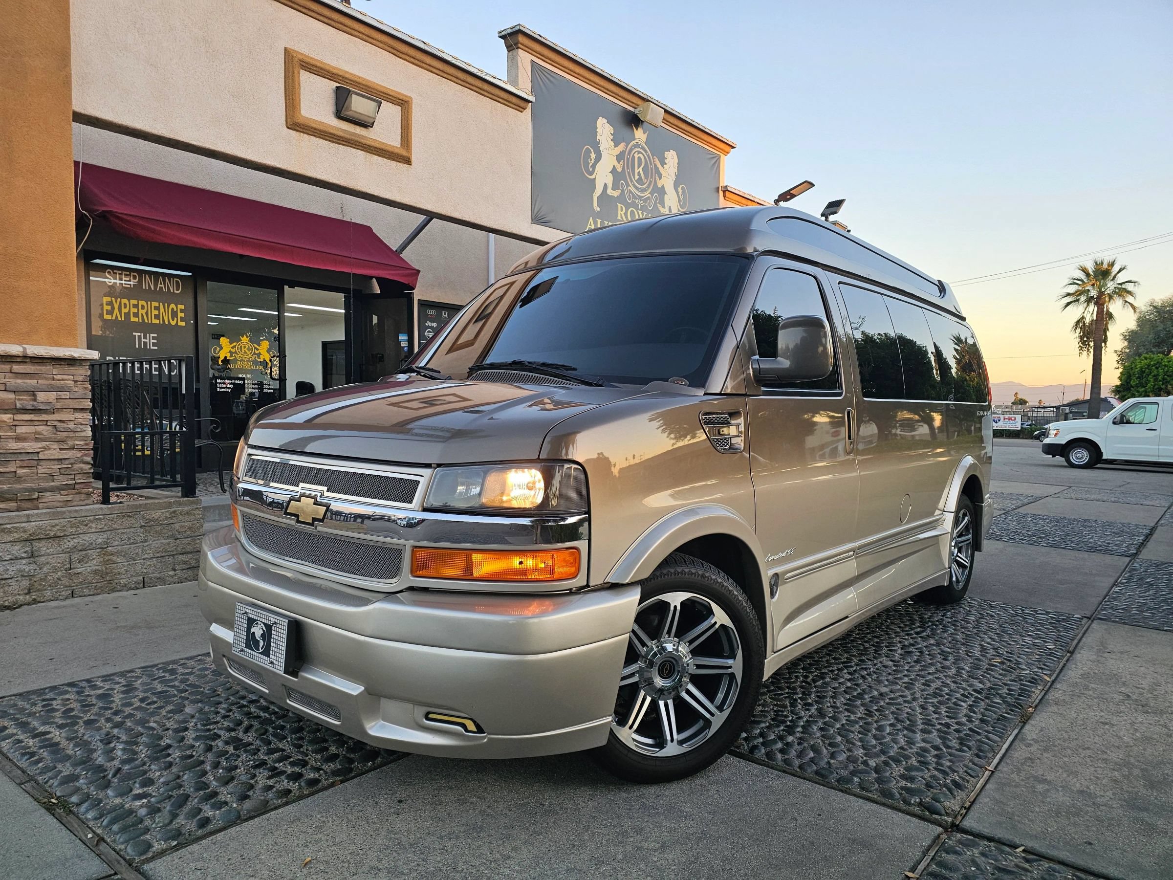 Used 2016 Chevrolet Express 2500 RWD image 1
