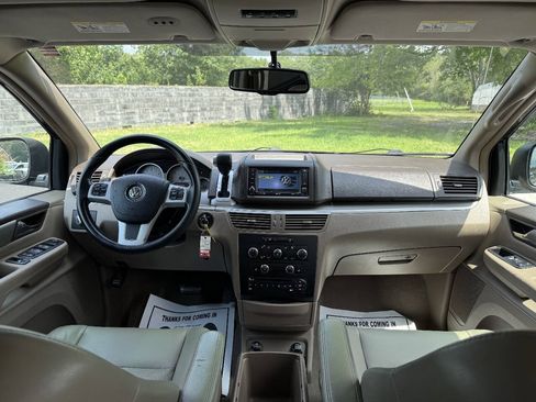 Used 2011 Volkswagen Routan SE FWD image 19