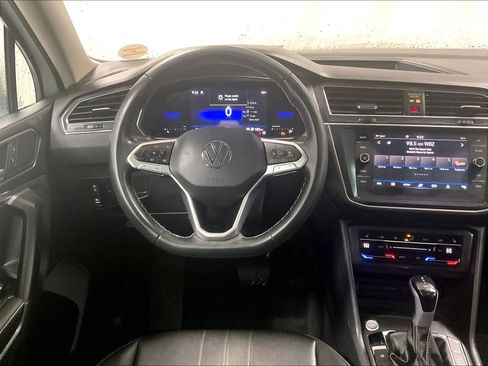 Used 2023 Volkswagen Tiguan SE image 17