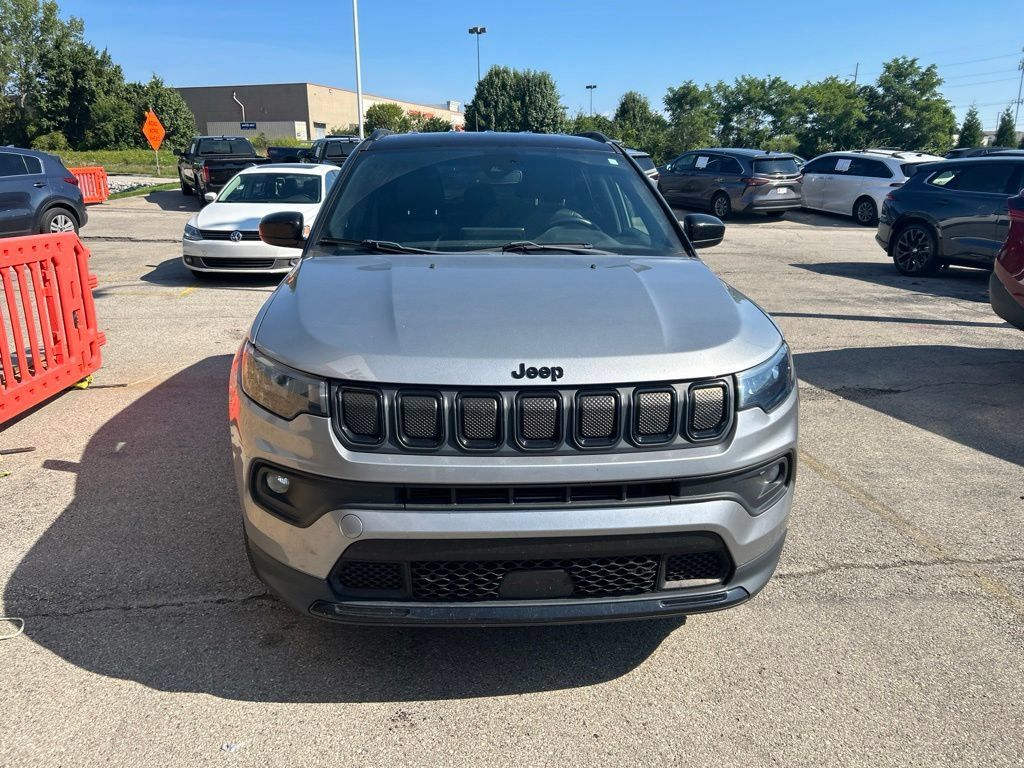 Used 2022 Jeep Compass Latitude w/ Convenience Group AWD/4WD image 2