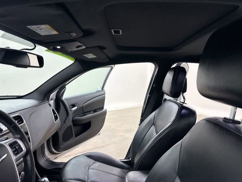 Used 2011 Chrysler 200 Limited image 32