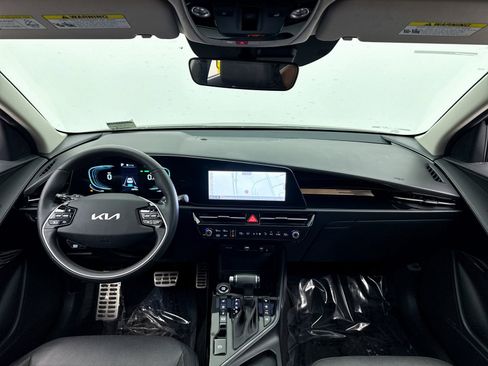 Certified 2024 Kia Niro SX Touring image 20