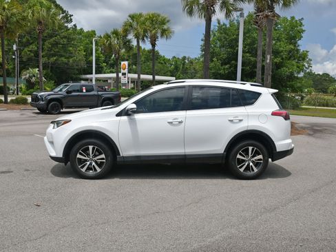 Used 2018 Toyota RAV4 XLE FWD image 5