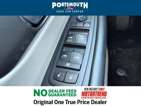 Used 2024 Chrysler Pacifica Touring-L image 24