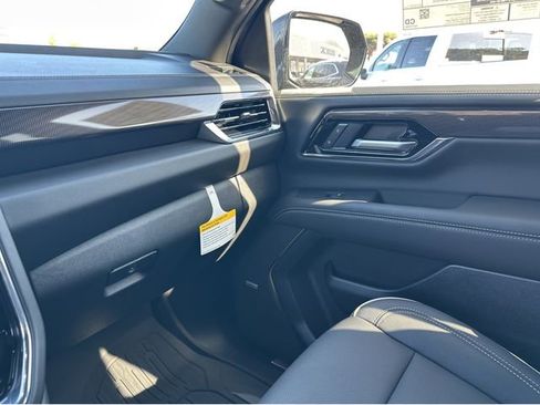 New 2026 GMC Yukon XL Elevation image 5