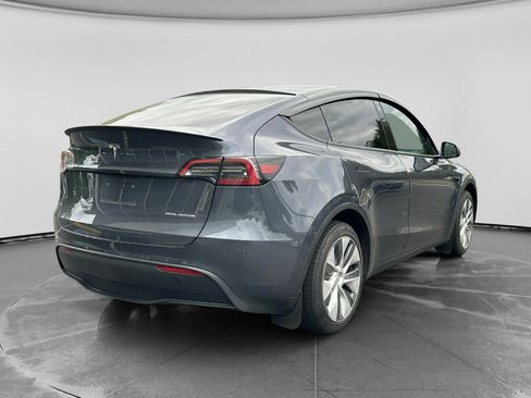 Used 2023 Tesla Model Y Long Range AWD/4WD image 2