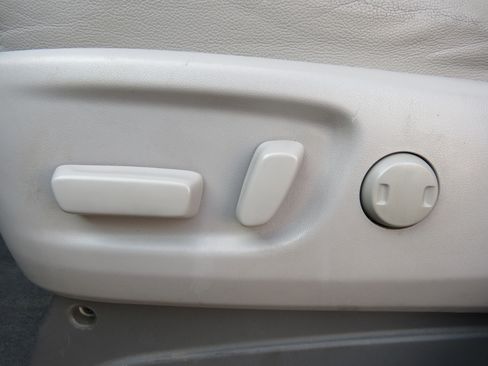 Used 2015 Toyota Sienna XLE Premium image 35