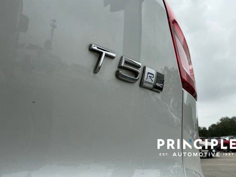 Used 2020 Volvo XC40 T5 R-Design w/ Protection Package Premier AWD/4WD image 11