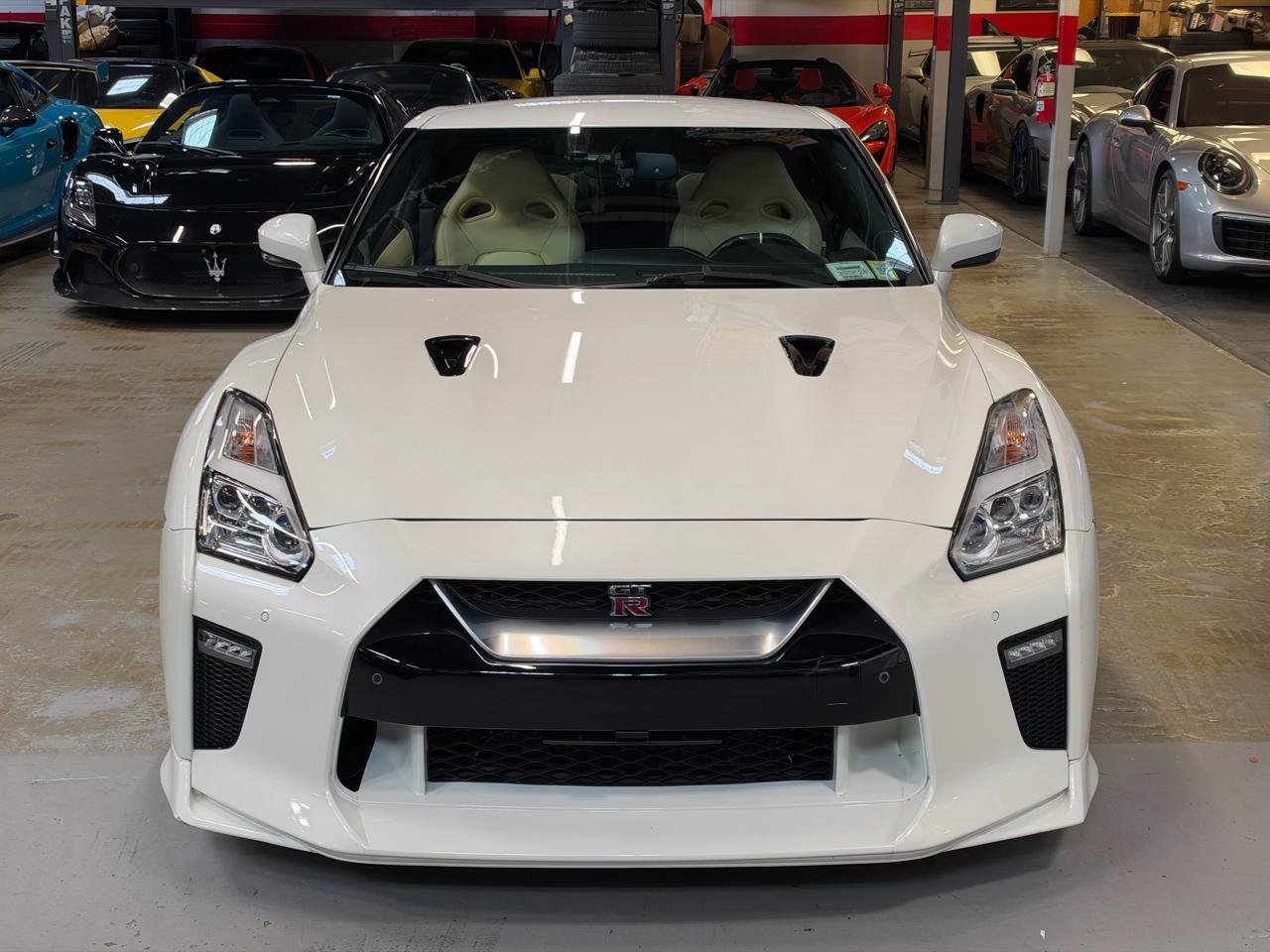 Used 2015 Nissan GT-R Premium AWD/4WD image 3