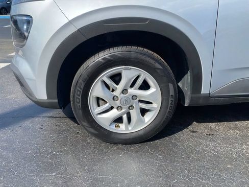 Used 2020 Hyundai Venue SEL FWD image 12