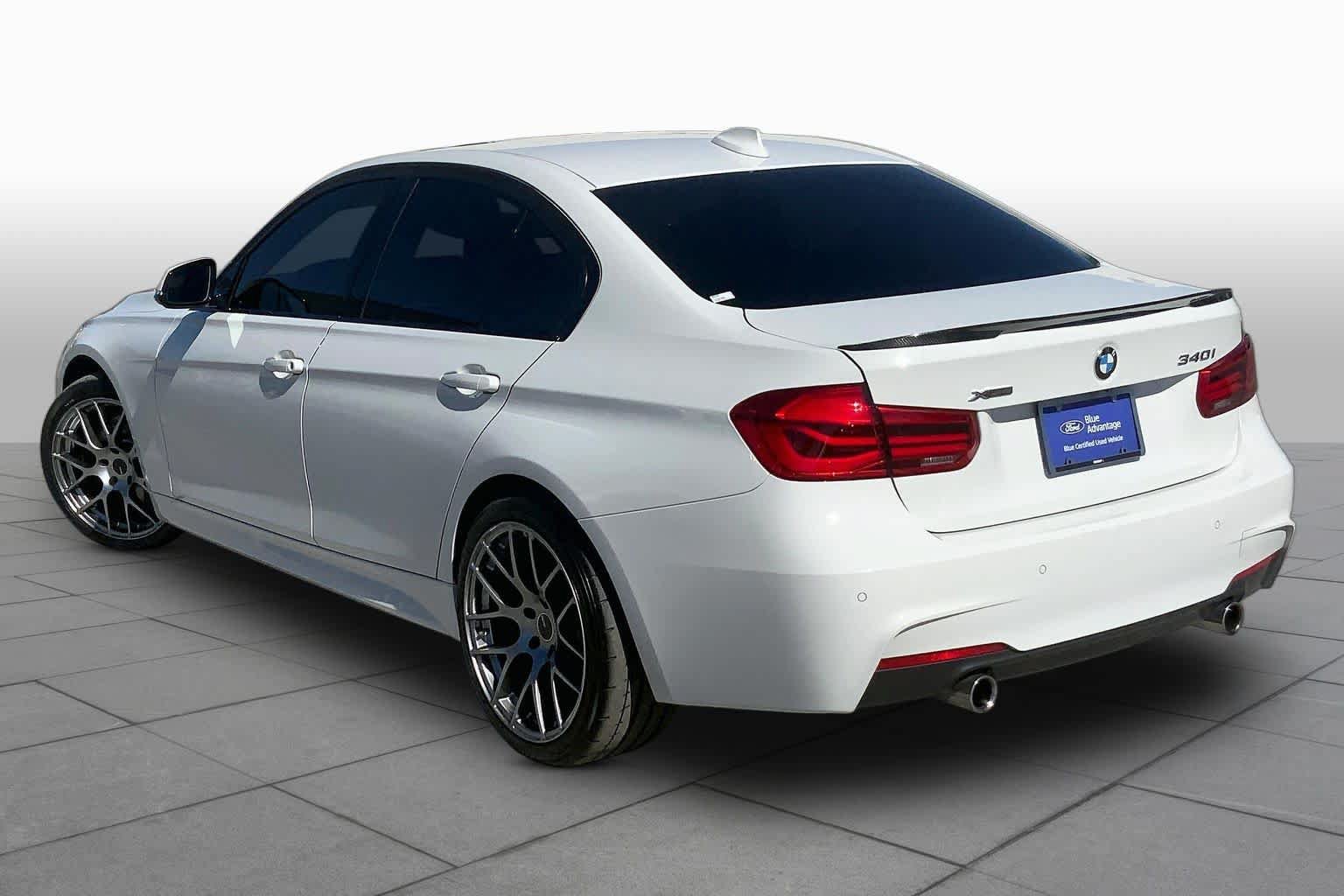 Used 2017 BMW 340i xDrive Sedan AWD/4WD image 12