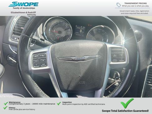 Used 2013 Chrysler Town & Country Touring FWD image 19