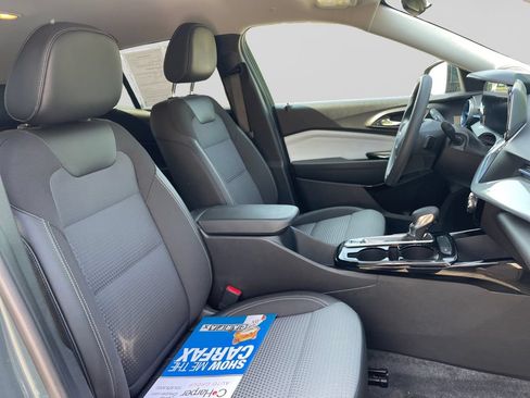 Certified 2025 Chevrolet Trax LT FWD image 11