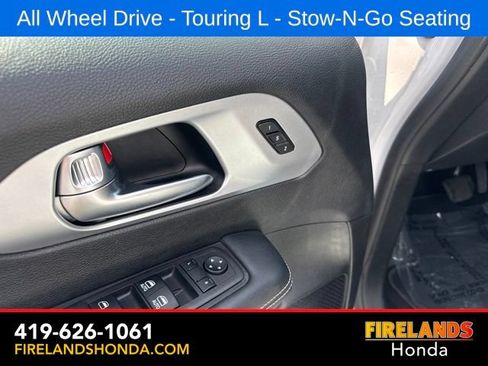Used 2023 Chrysler Pacifica Touring-L w/ S Appearance Package AWD/4WD image 12