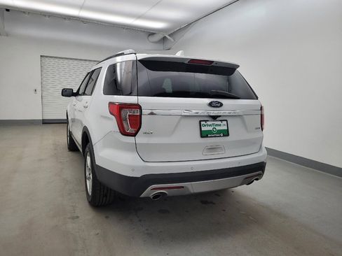 Used 2017 Ford Explorer XLT image 6