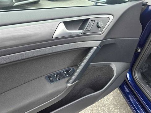 Used 2019 Volkswagen e-Golf SE w/ Driver Assistance Package FWD image 20