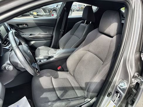 Used 2018 Toyota C-HR XLE FWD image 17
