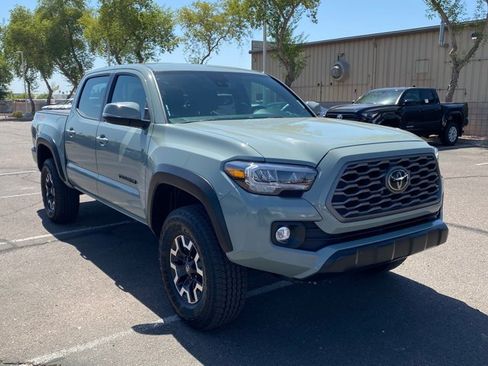 Certified 2023 Toyota Tacoma TRD Off-Road AWD/4WD image 3