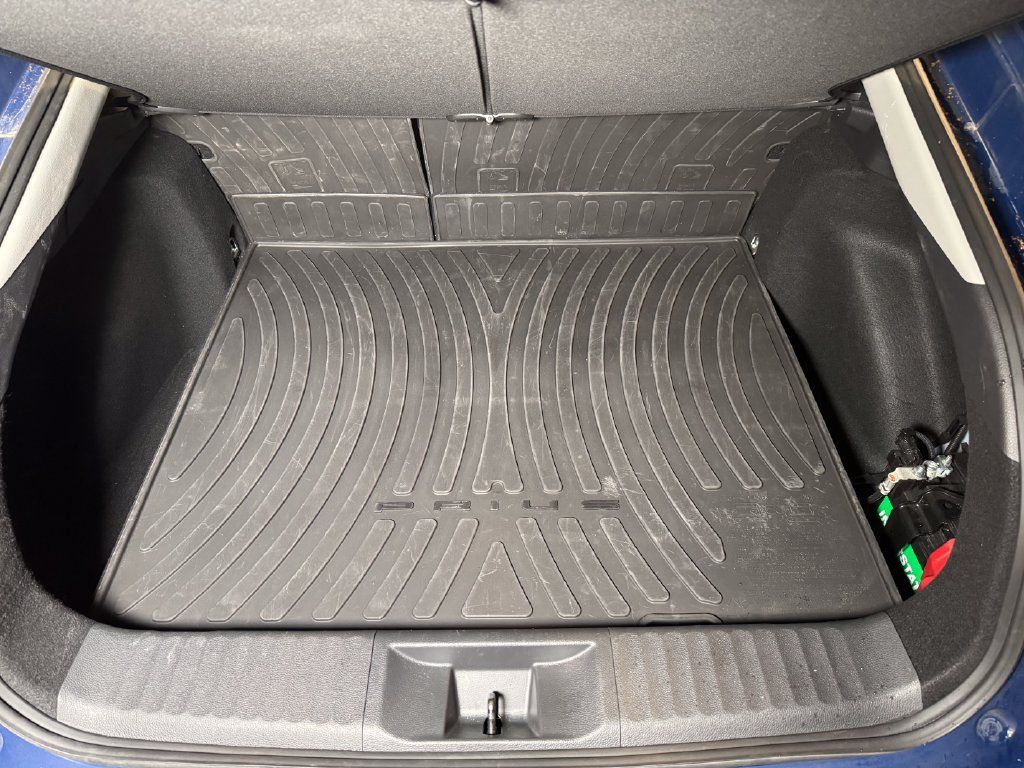 Used 2024 Toyota Prius XLE FWD image 22