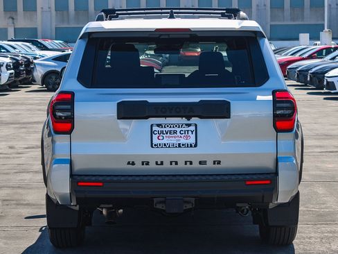 New 2026 Toyota 4Runner SR5 AWD/4WD image 8