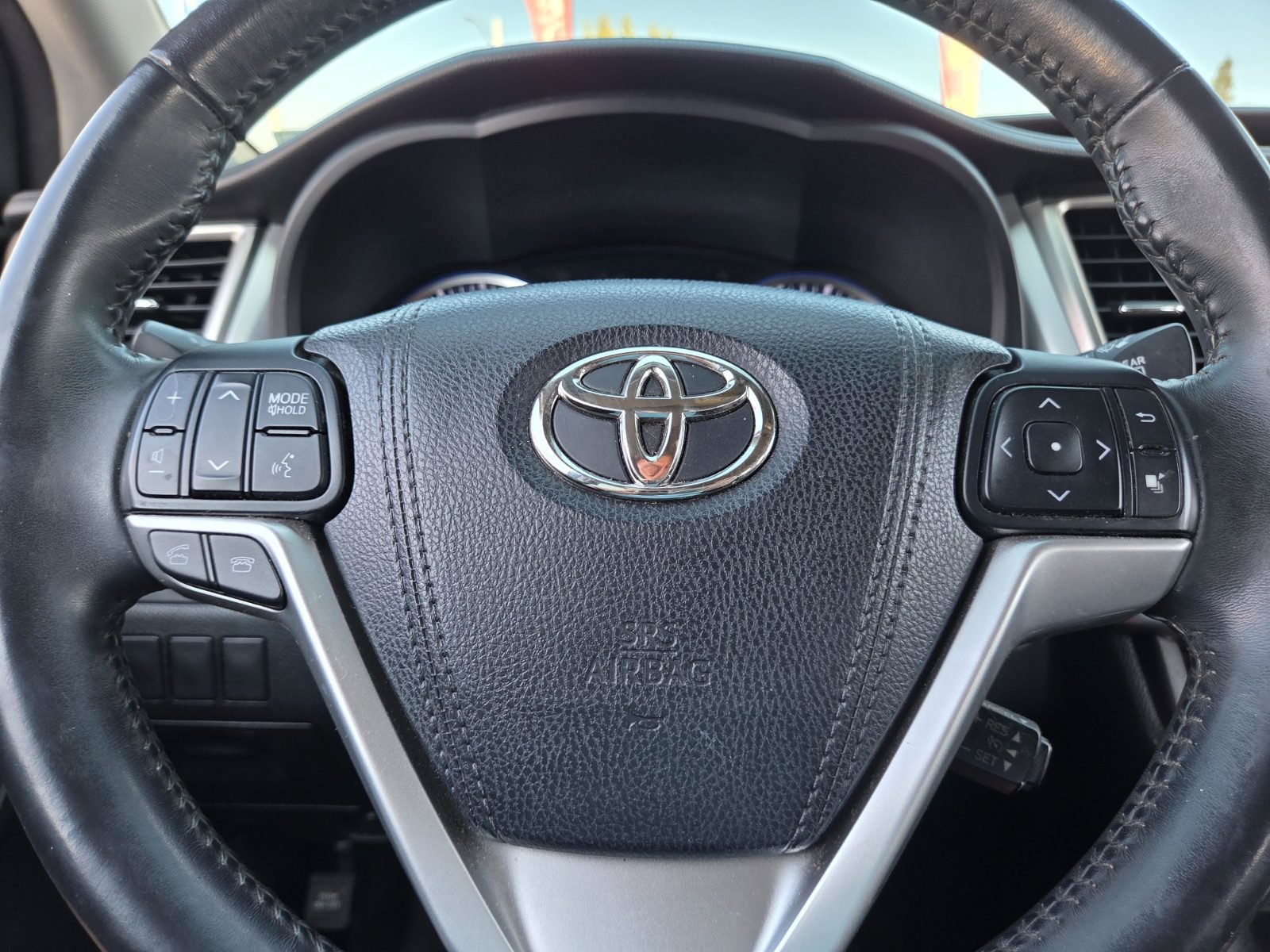 Used 2016 Toyota Highlander XLE AWD/4WD image 17