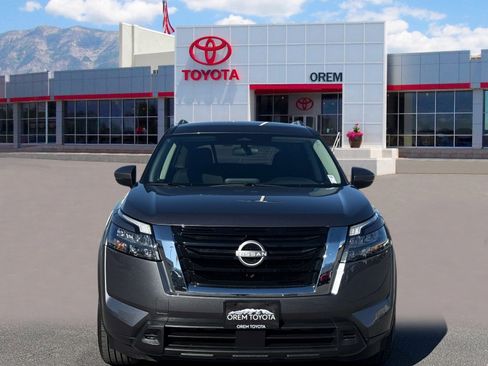 Used 2025 Nissan Pathfinder SV AWD/4WD image 2