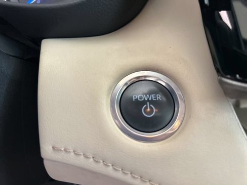 Used 2024 Toyota Highlander XLE AWD/4WD image 43